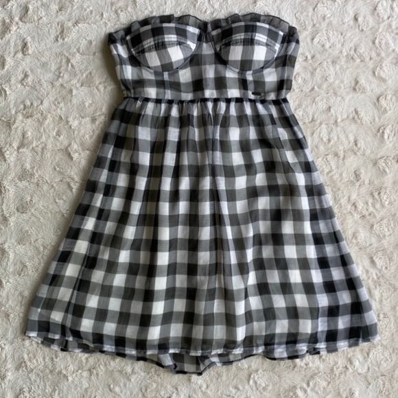 {SOLD} GUESS Gingham Strapless Dress Black & White - Picture 2 of 11